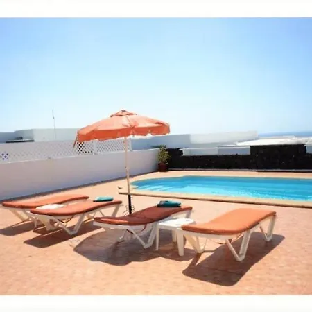 Puerto Del Carmen Villa Sleeps 5 Villa *
